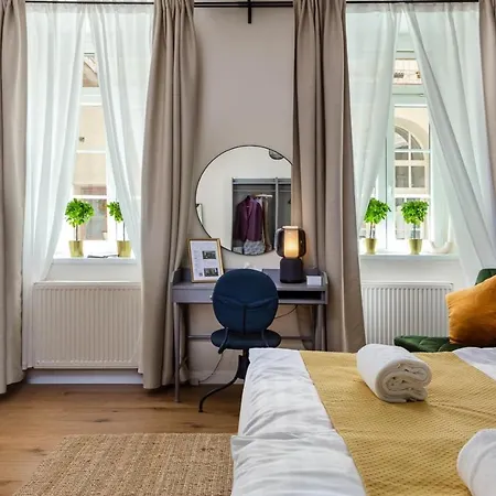 Stylish And Comfortable Downtown Apartment